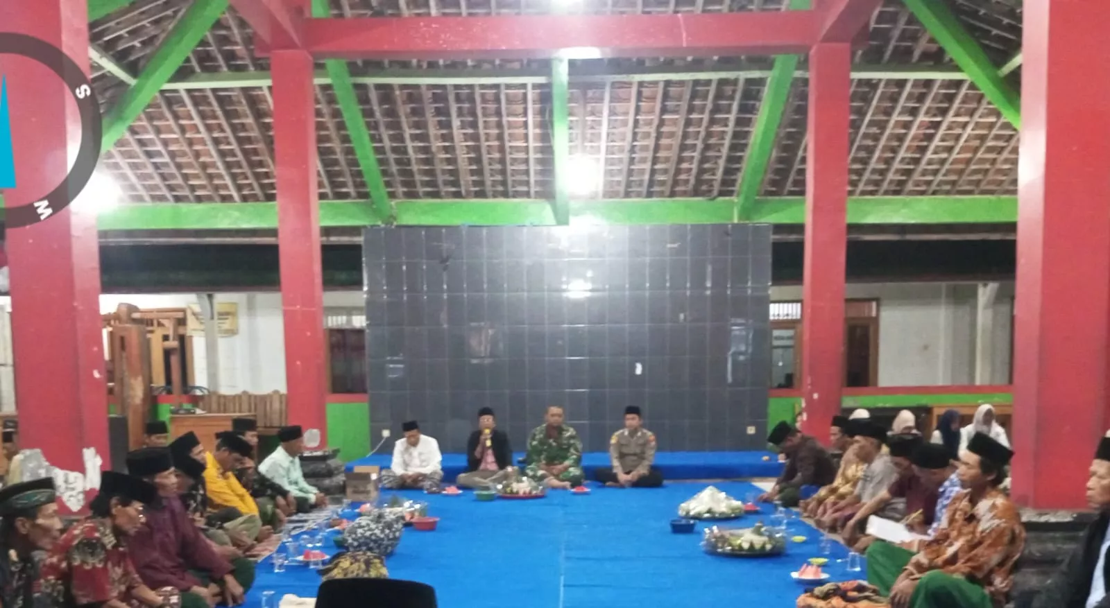 Bati Komsos Koramil Plandaan Hadiri Malam Tirakatan Kemerdekaan RI ke-81 di Desa Puri Semanding