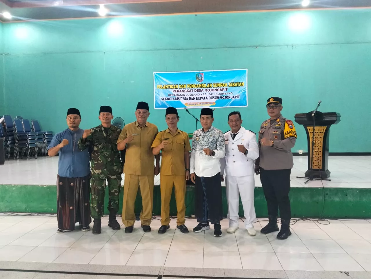 Danramil Jombang Kota Hadiri Pelantikan Perangkat Desa Mojongapit