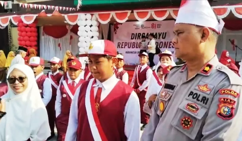 HUT ke-81 Kemerdekaan RI, Polsek Binawidya Dapat Kado Istimewa dari Pelajar FIS