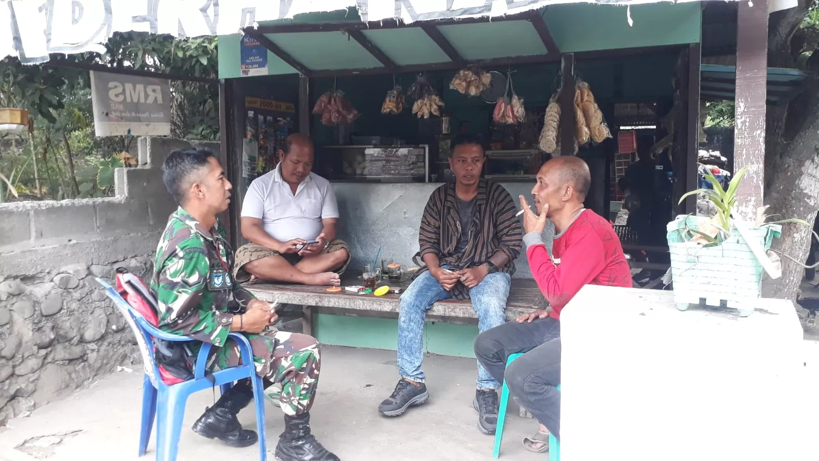 Babinsa Bareng Sambangi Pelaku UMKM Desa Kebondalem
