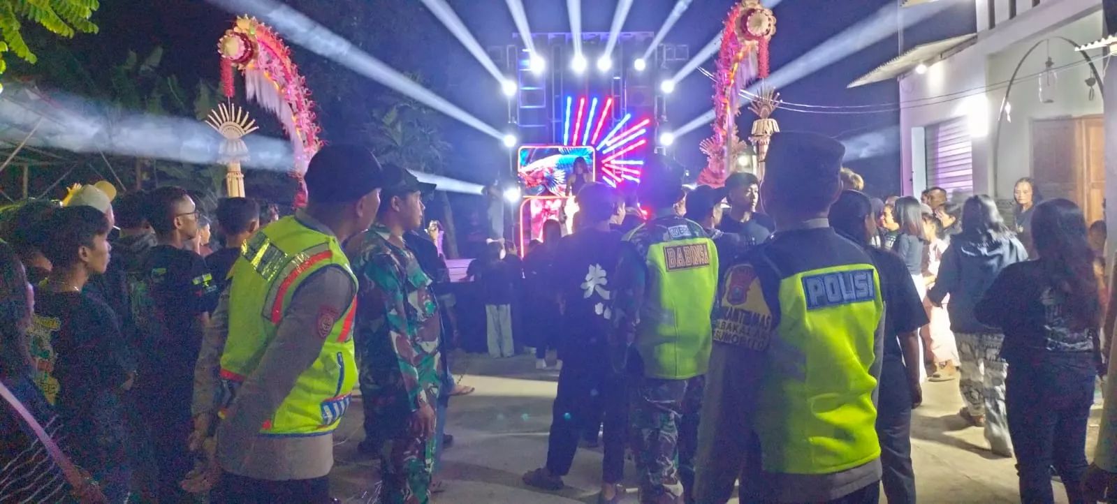 Babinsa Koramil Sumobito Amankan Pengecekan Sound System di Desa Budugsidorejo