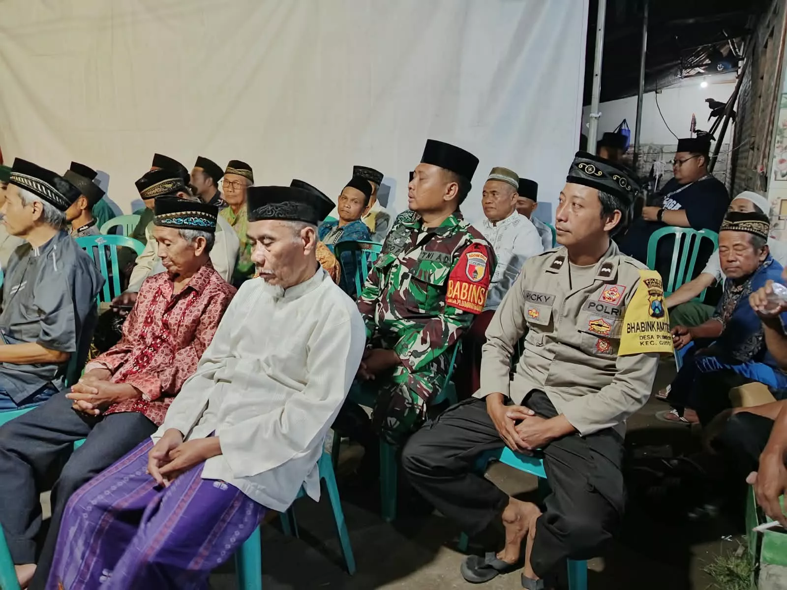 Serma Agro Hadiri Pengajian Umum dalam Rangka HUT RI ke-81 di Desa Plumbongambang
