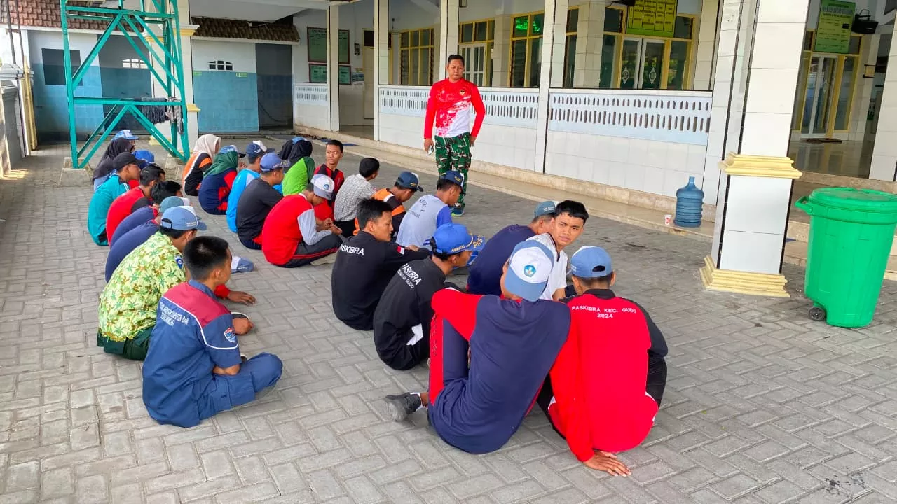 Babinsa Koramil Gudo Gelar Jumat Disiplin di SMK Negeri Gudo