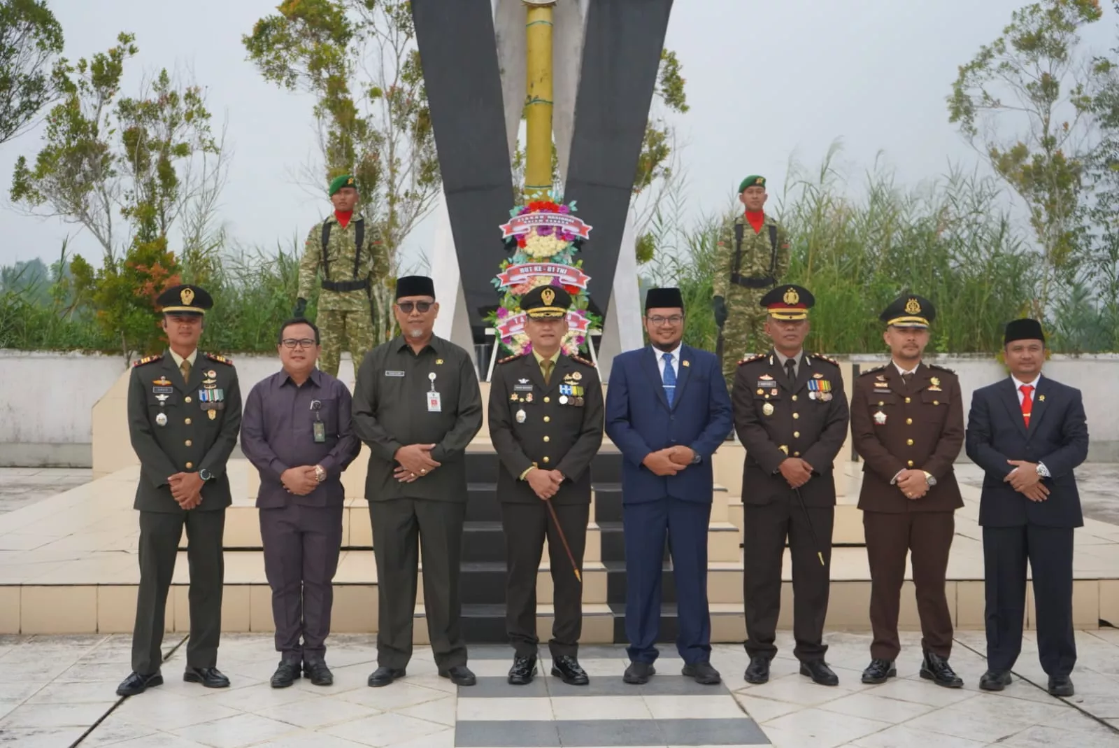 Sekda Inhil Hadiri Ziarah Nasional HUT ke-81 TNI di TMP Yudha Bakti