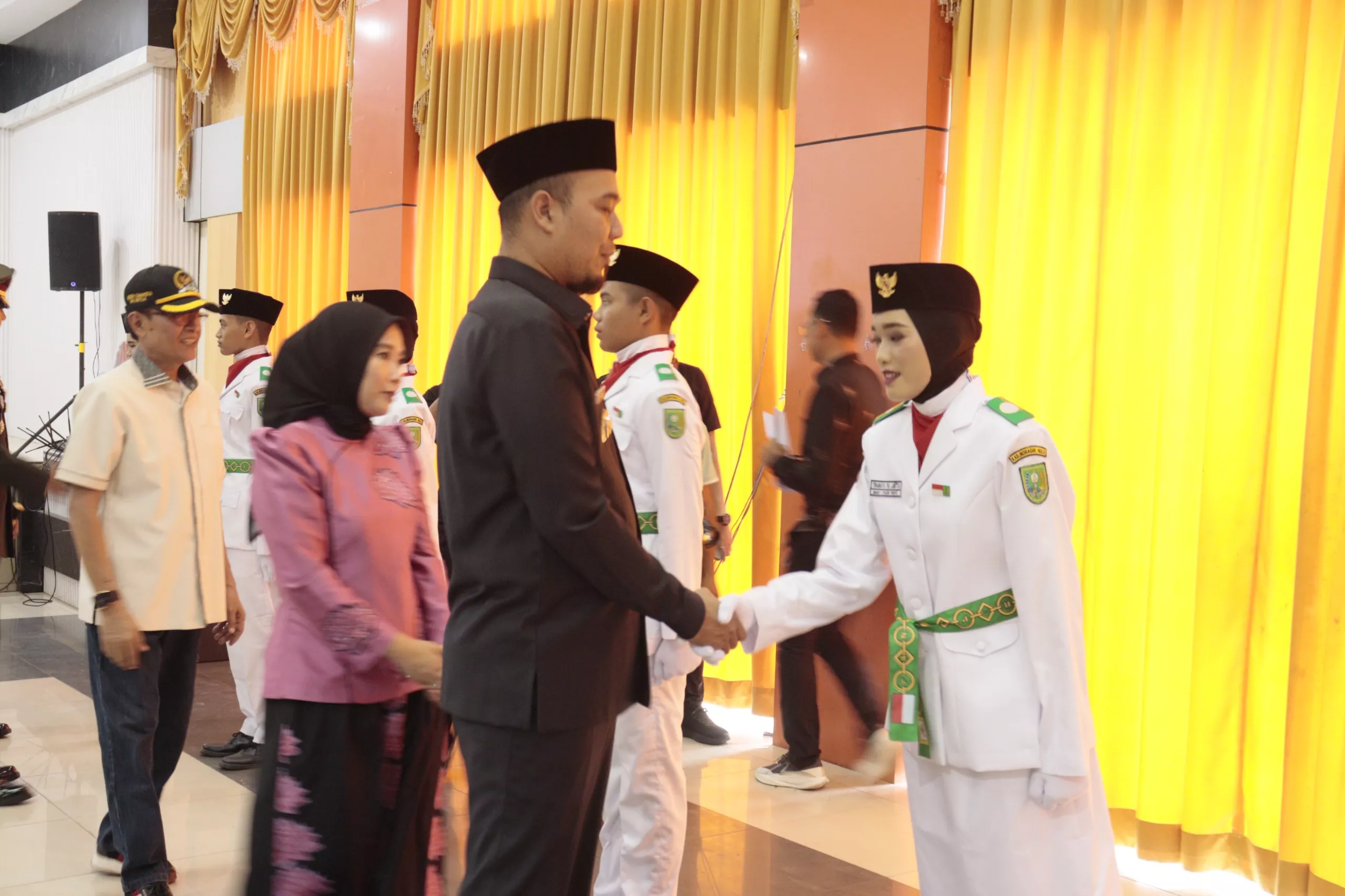 Bupati Inhu Kukuhkan 27 Anggota Paskibraka untuk HUT ke-81 RI