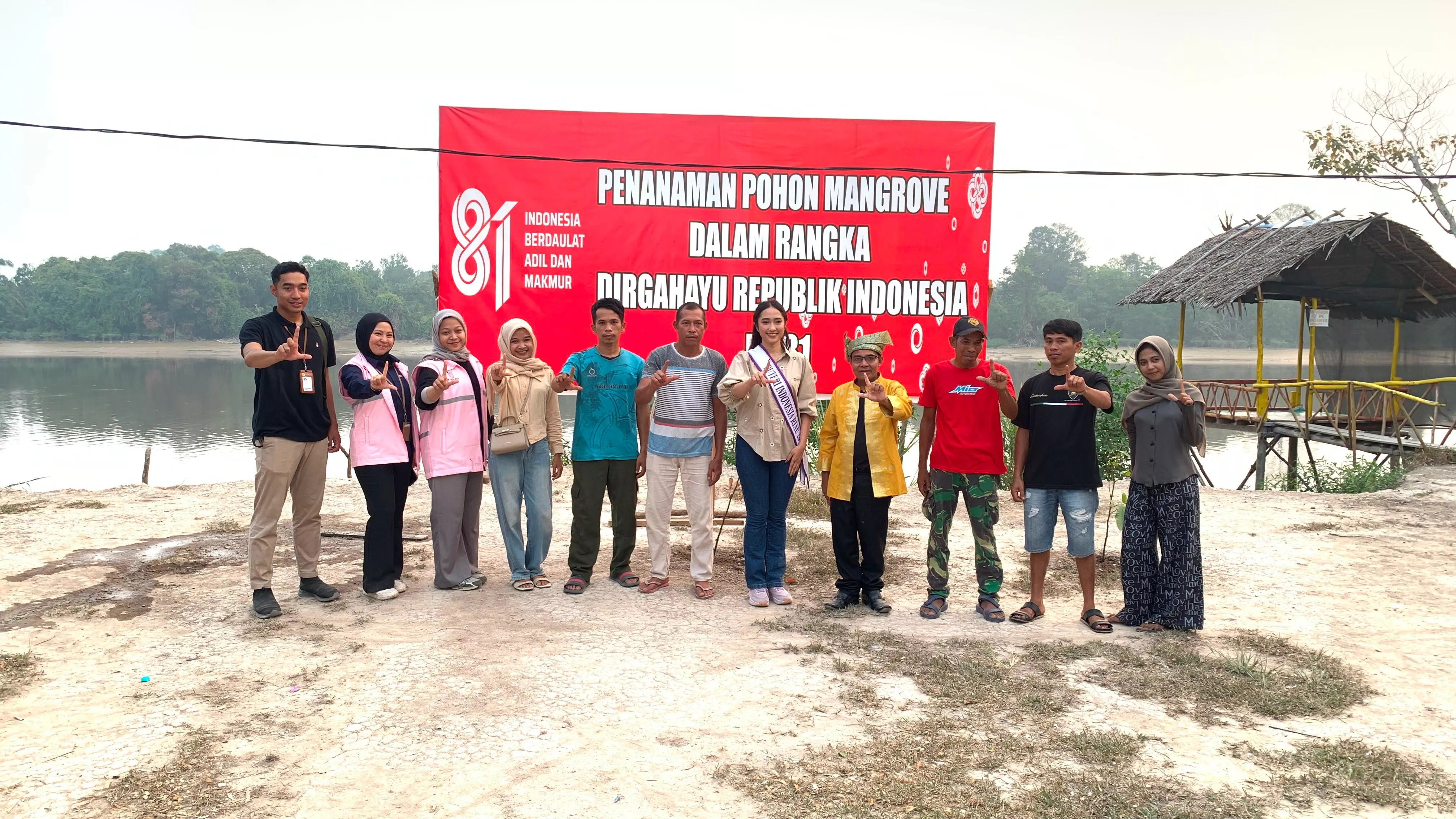 Semangat Hari Pelanggan Nasional, PLN Nusantara Power UP Tenayan Tanam Mangrove Bersama Puteri Indonesia Riau