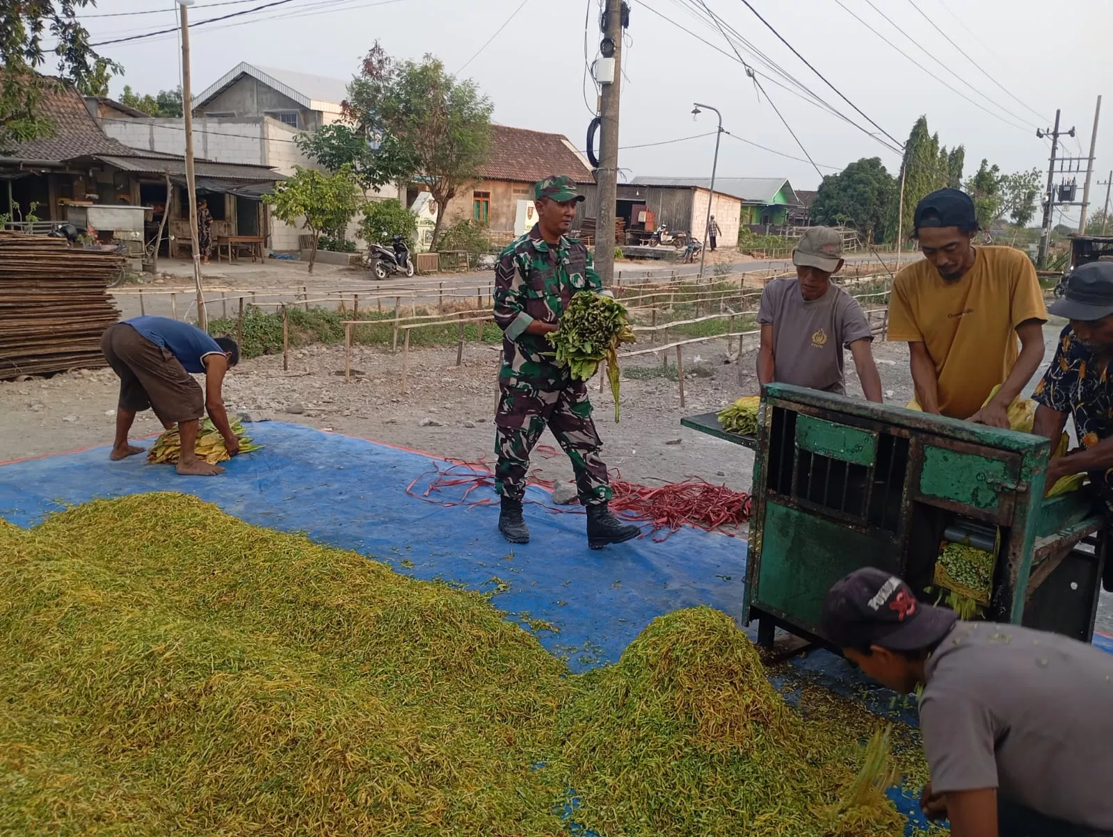 Babinsa Koramil Kabuh Intensifkan Komsos di Desa Banjardowo