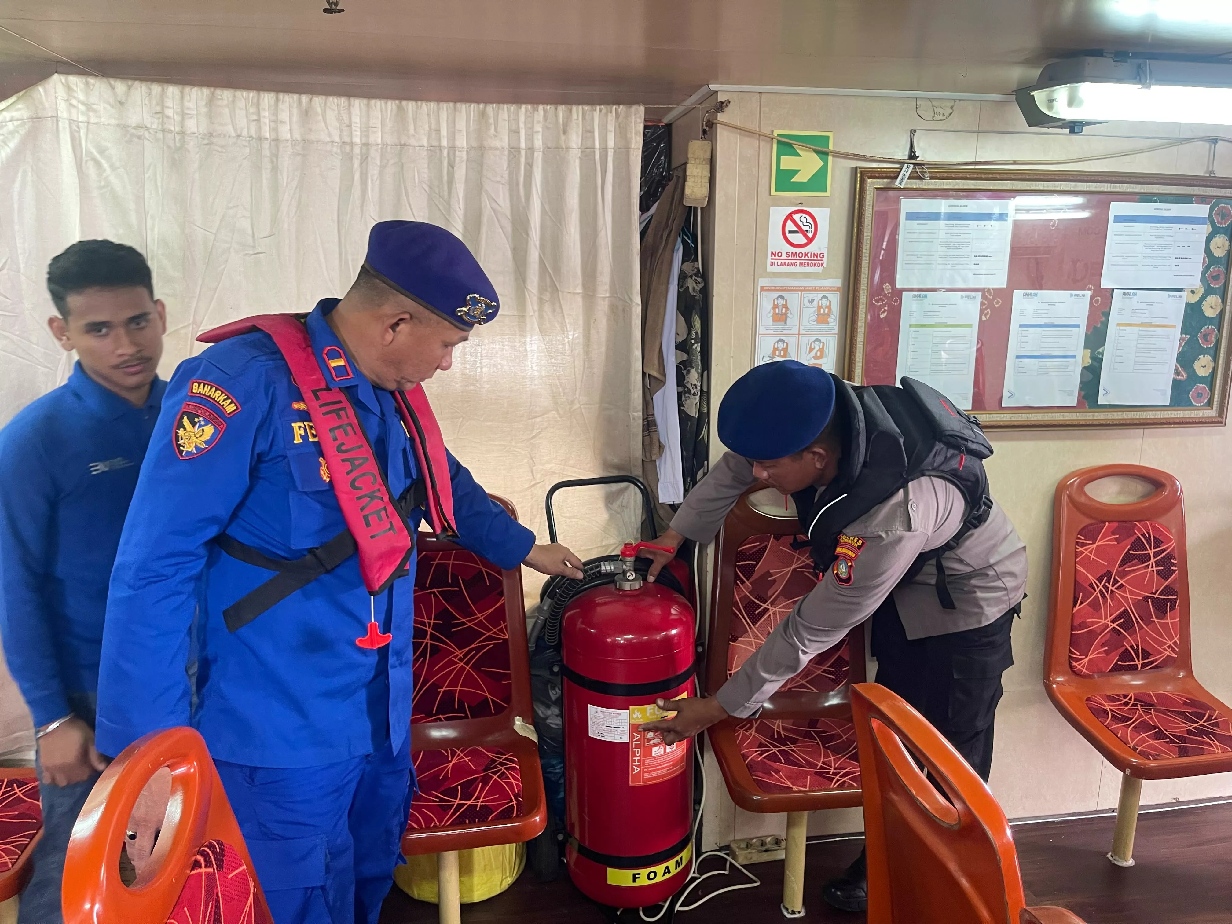 Satpolairud Karimun Cek Alat Keselamatan Tiga Kapal Penumpang