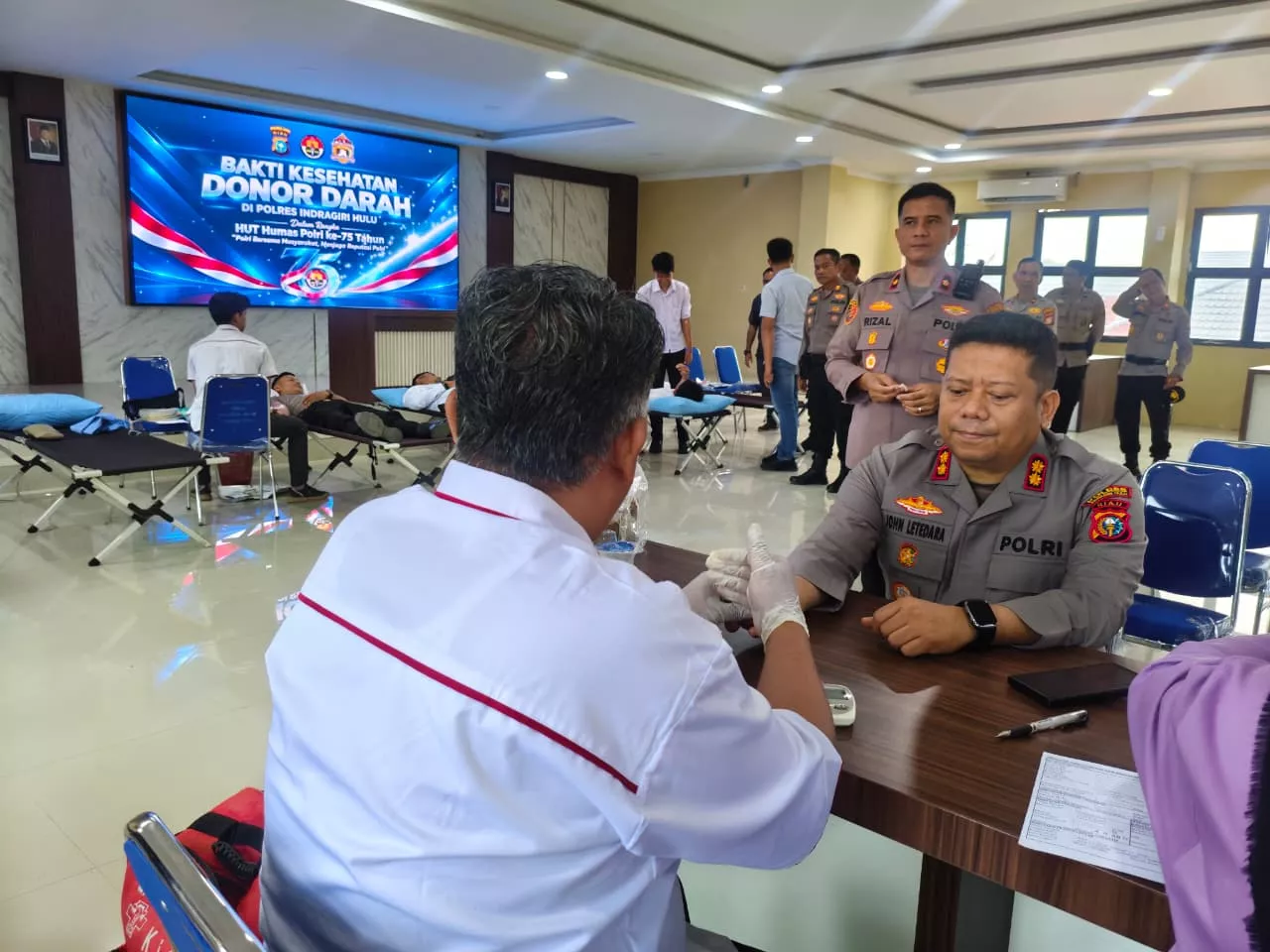 Donor Darah Polres Inhu Himpun 30 Kantong untuk Peringati Hari Jadi Humas Polri