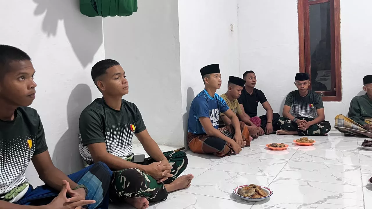 Satgas TMMD ke-130 dan Warga Klitih Ikuti Yasinan Malam Selasa