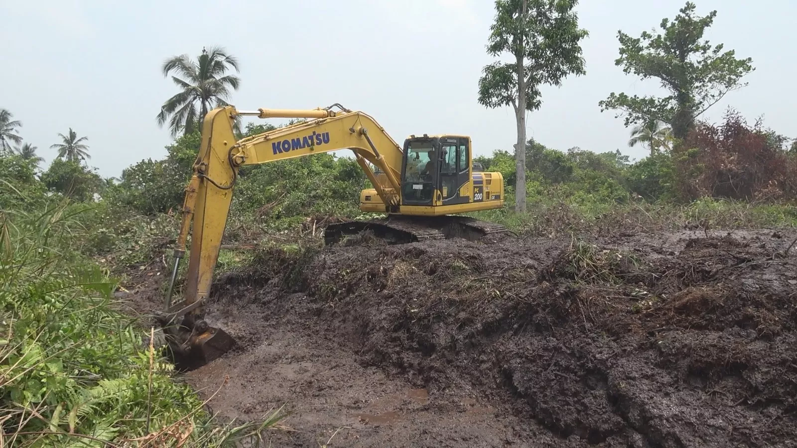 Pemkab Inhil Normalisasi Parit 600 Meter untuk Cegah Karhutla