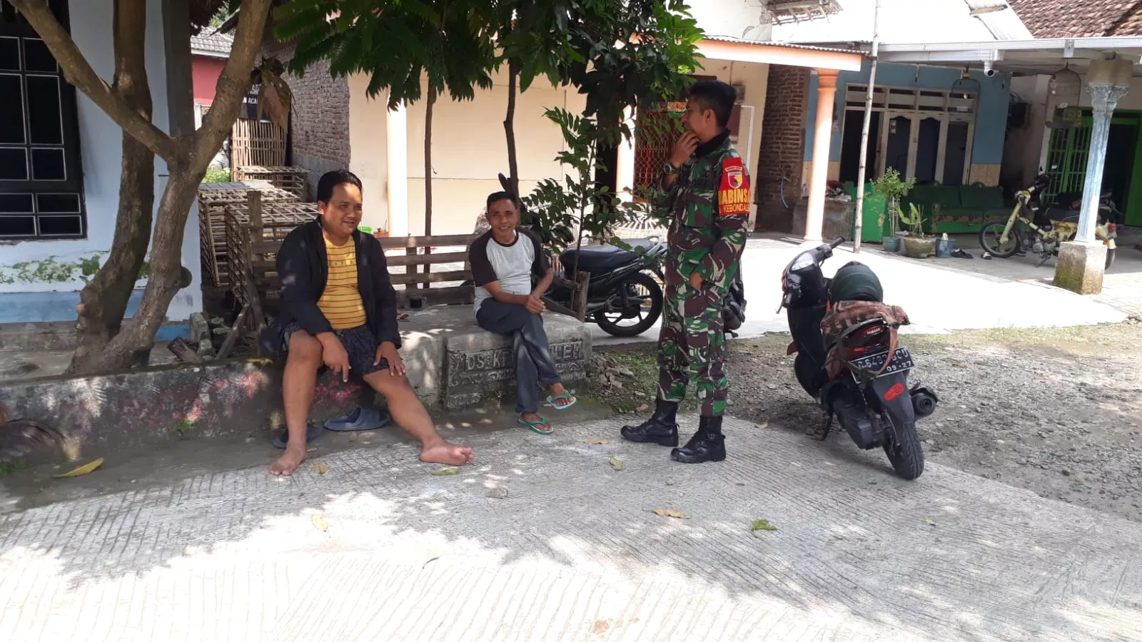 Babinsa Bareng Sambang Warga Kebondalem Jombang