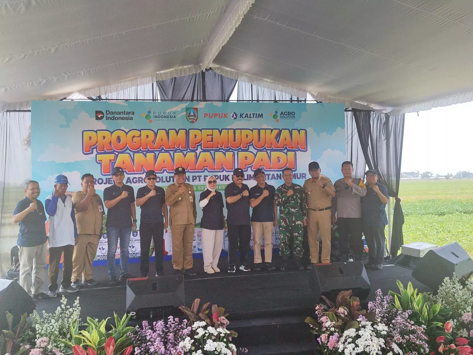 Danramil Kesamben Hadiri Pemupukan Padi Program Agrosolution di Pojokrejo
