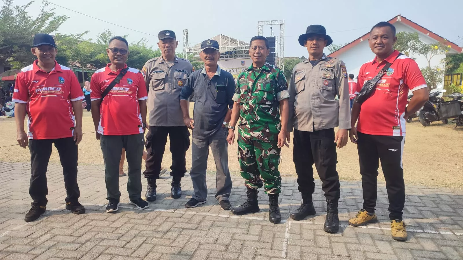 Babinsa Megaluh Hadiri Jalan Sehat Warga Desa Pacarpeluk