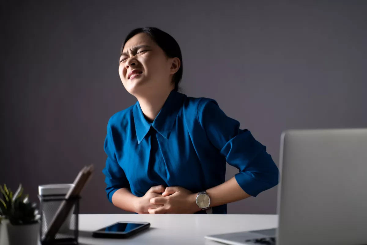 Cara Mengatasi Asam Lambung Kambuh Saat Kerja di Kantor
