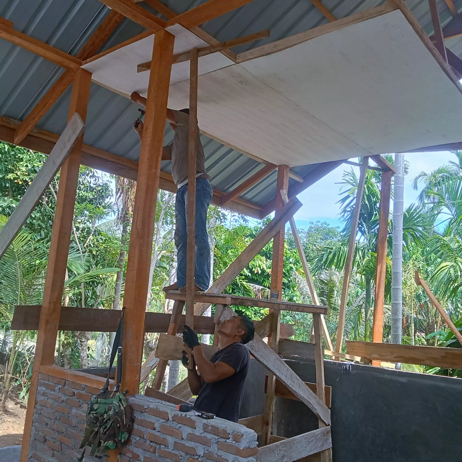 Plafon Terpasang, Rehab Rumah Nyak Ubit TMMD ke-129 Capai 45 Persen