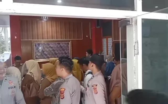 Gangguan M-Banking Picu Kepanikan, Nasabah Tuntut Klarifikasi Bank 9 Jambi Sungai Penuh