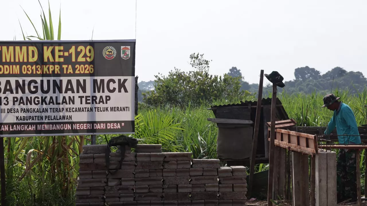 Memasuki Hari Ketiga, Pembangunan Sarana MCK TMMD Ke 129 Di Dusun Pangkalan Terap Capa 17 Persen
