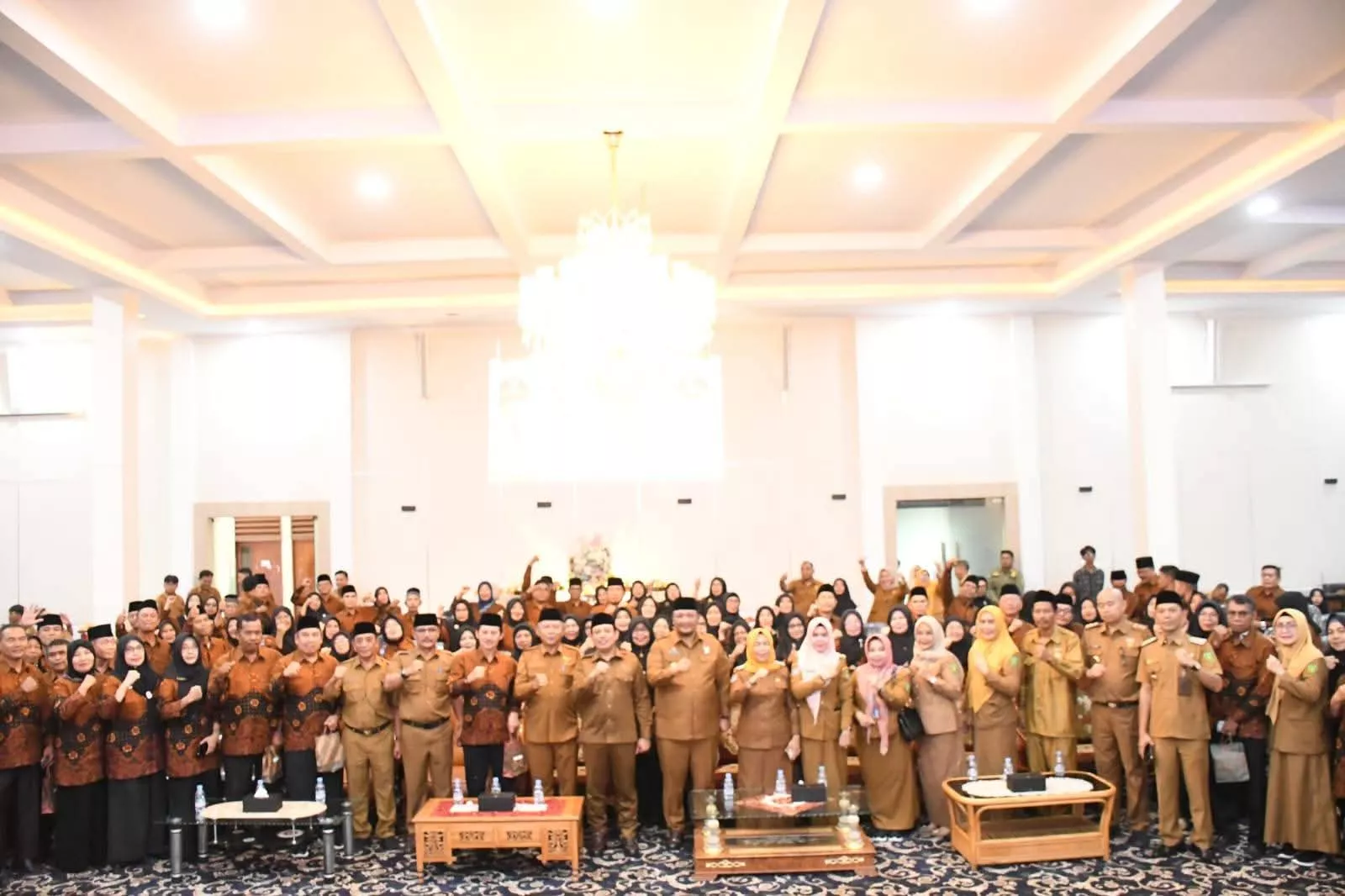 Purna Tugas, Ratusan ASN Pemkot Terima SK Pensiun Hingga Cinderamata