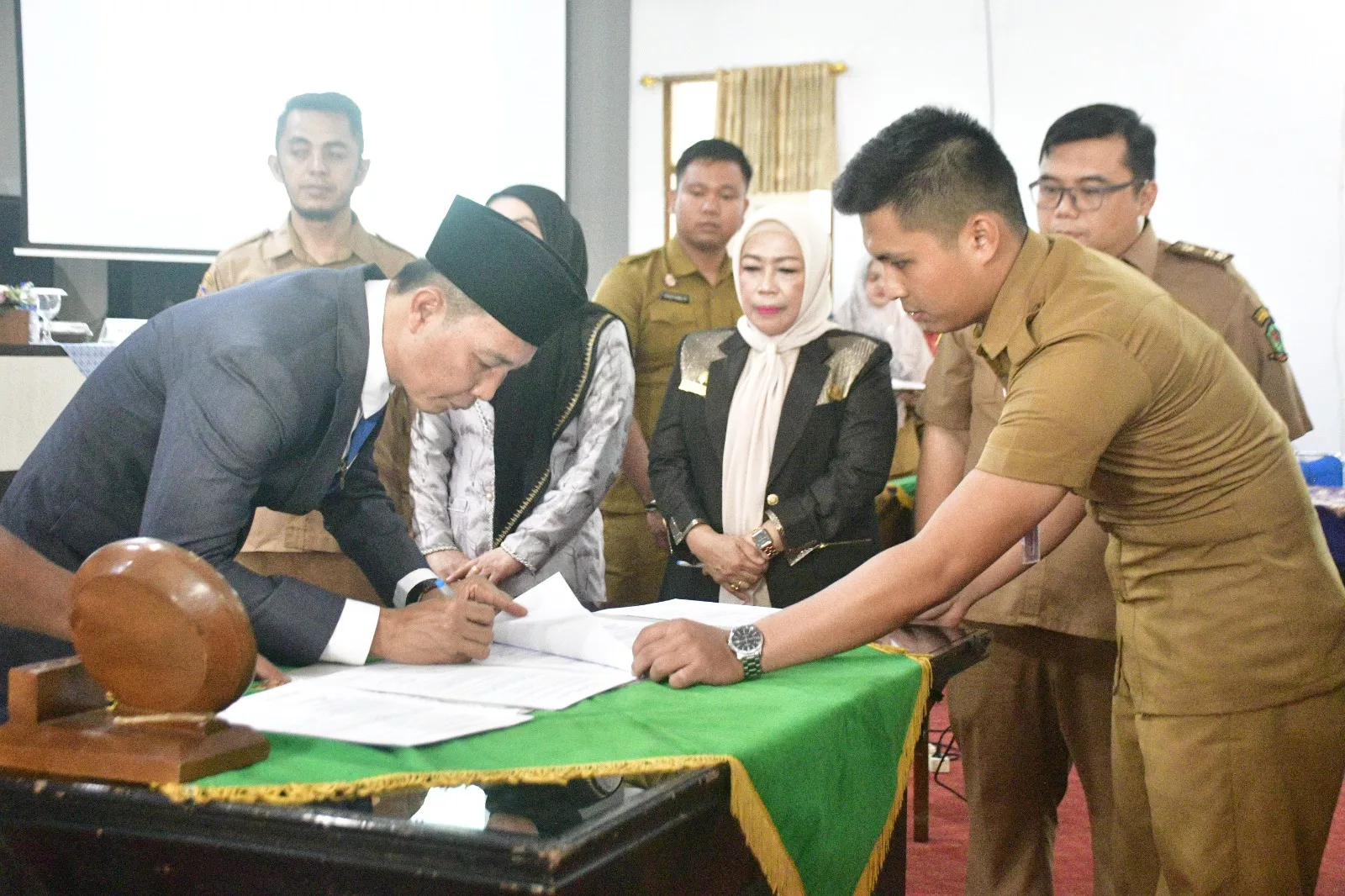 Lantik Lima Pejabat Eselon II, Bupati Fikri Beri Pesan Khusus