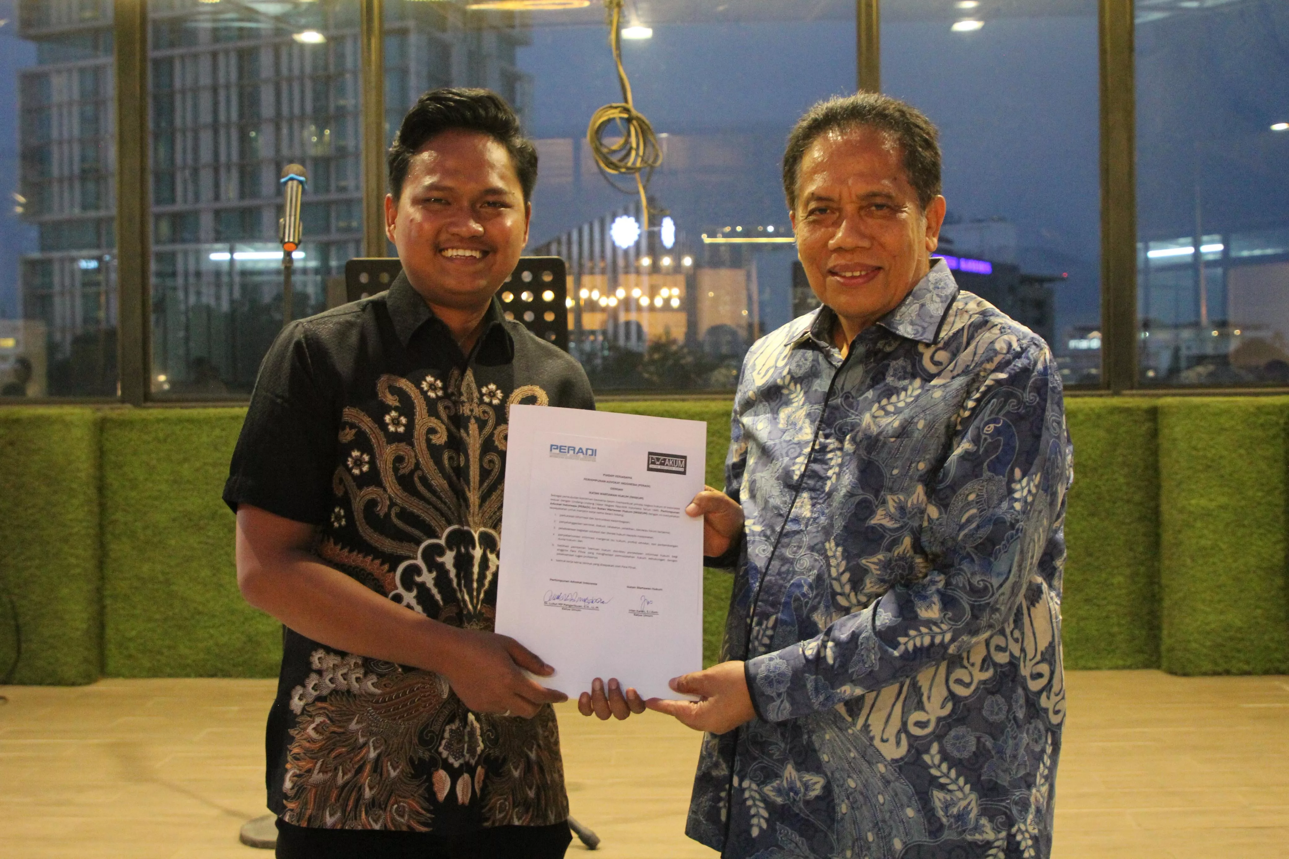Peradi dan Iwakum Resmi Berkolaborasi! MoU Ini Disebut Tonggak Baru Penegakan Hukum