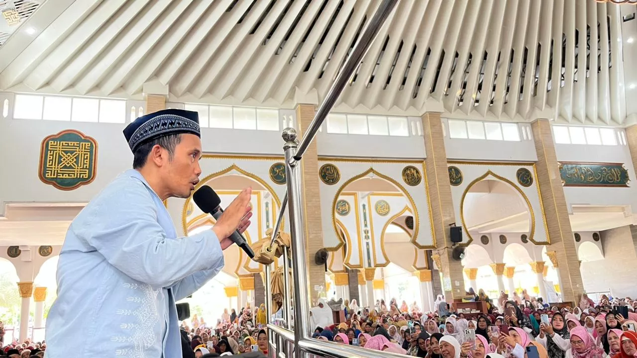 Ustadz Maulana Ajak Warga Bengkulu Maknai Ramadhan sebagai Bulan Pendidikan Iman dan Keluarga