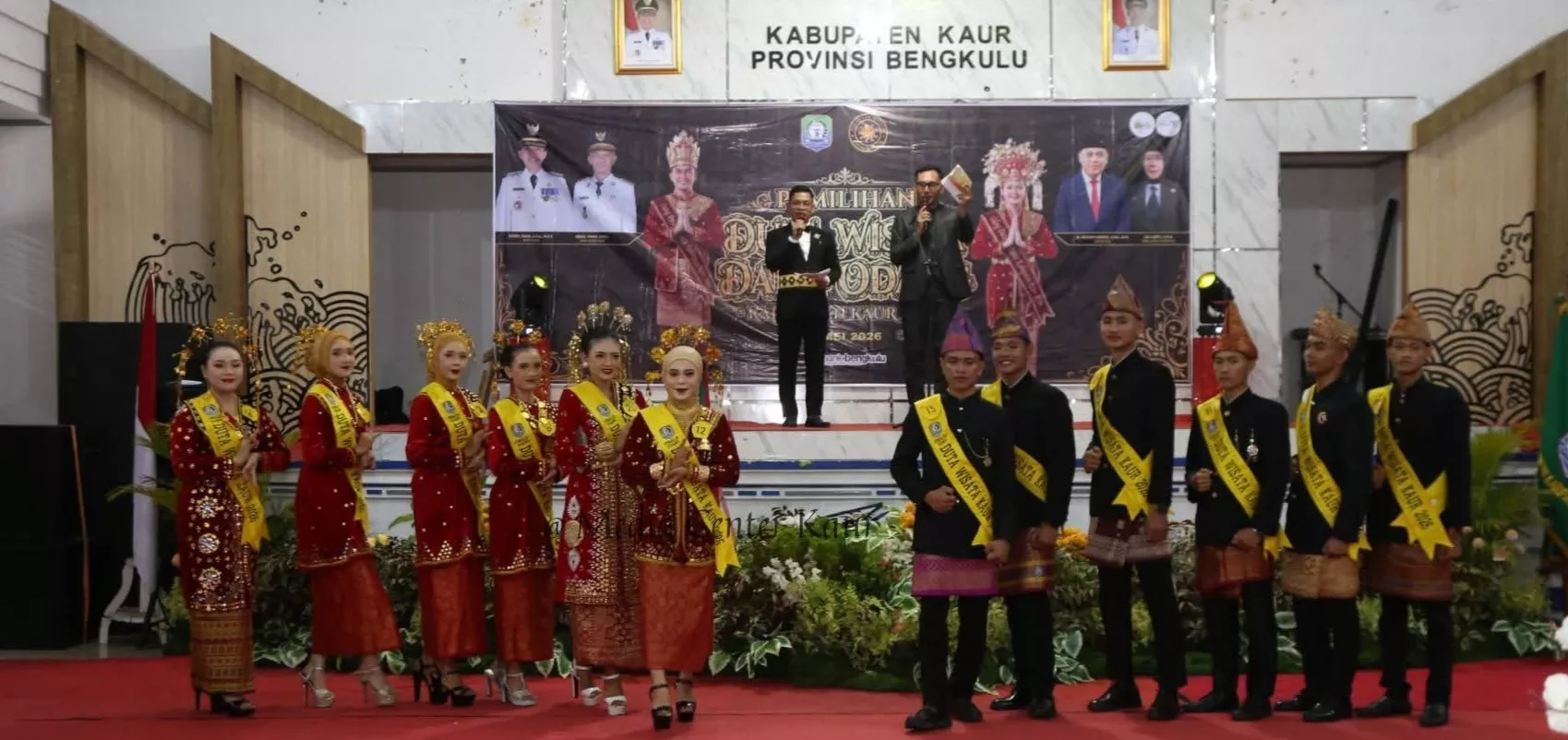 Malam Grand Final Pecah, Pebi dan Alid Jadi Duta Wisata Kaur 2026
