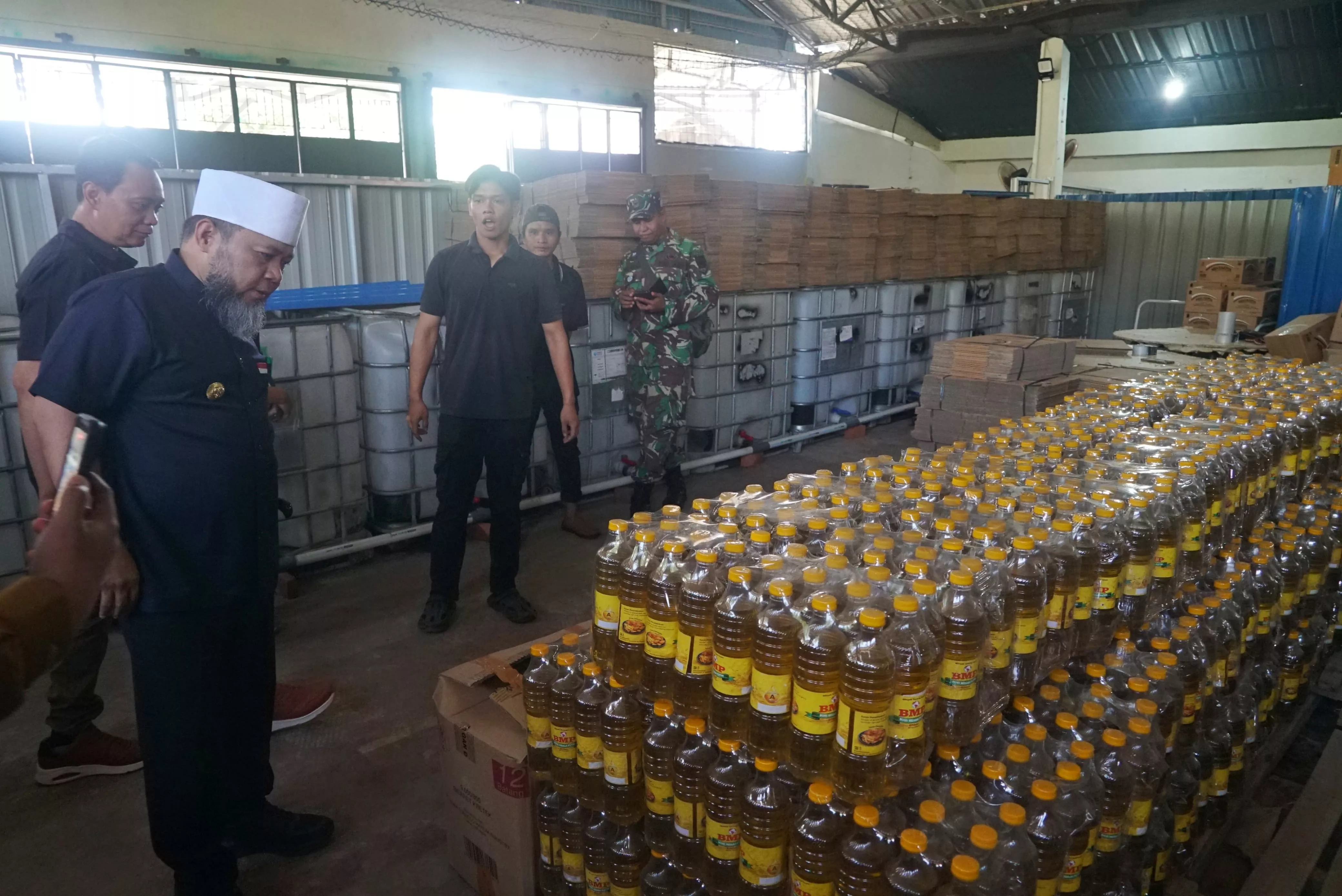 Bengkulu Genjot Industri Lokal! Gubernur Tinjau Produksi Minyak Goreng Merah Putih, Siap Tembus Pasar Luas