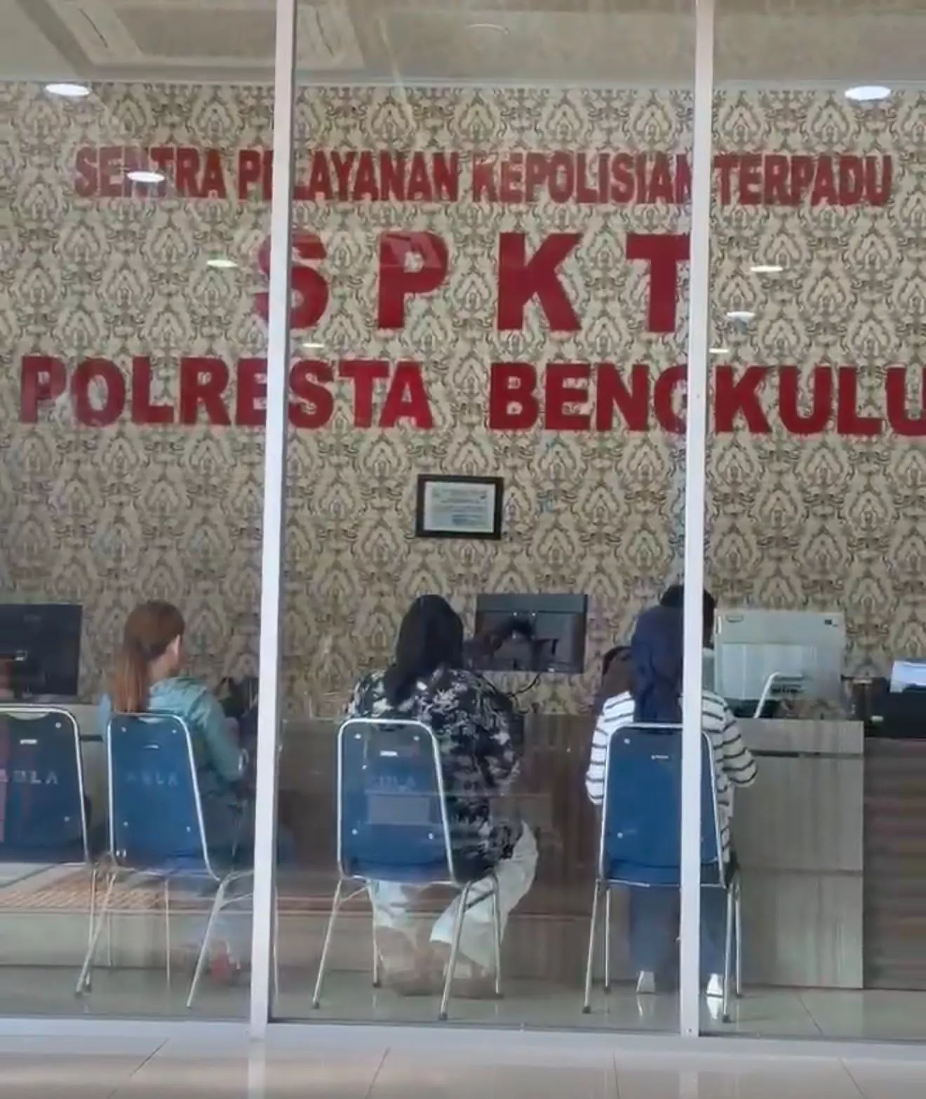 Segel Kantor Golkar Dibongkar Massa, Ahli Waris Seret Kubu Mardensi ke Polisi
