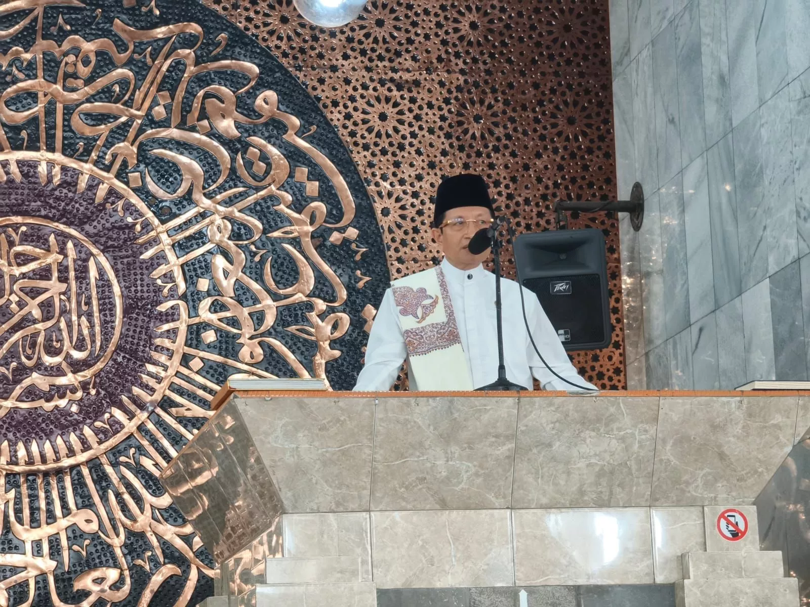 Tutup Kunker di Bengkulu, Menag RI Sampaikan Khotbah Penuh Makna di Masjid Agung At-Taqwa
