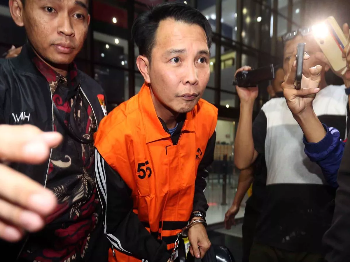 Dicecar Soal Suap Ijon Proyek, Bupati Rejang Lebong Pilih Bungkam