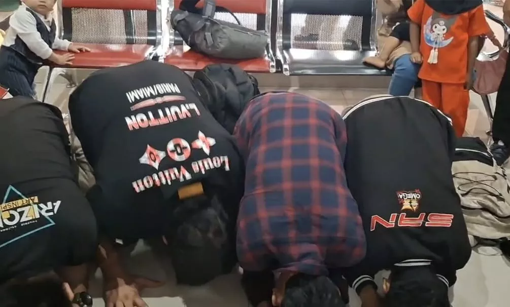Tangis Pecah di Bandara! 4 Korban TPPO Asal Bengkulu Pulang, Langsung Sujud Syukur