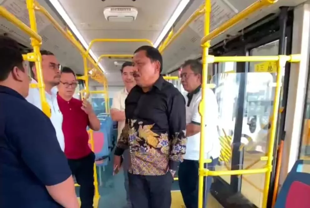 Tinjau Bus Listrik PO SAN, Wagub Mian Dukung Transformasi Transportasi Ramah Lingkungan Jelang Mudik Lebaran
