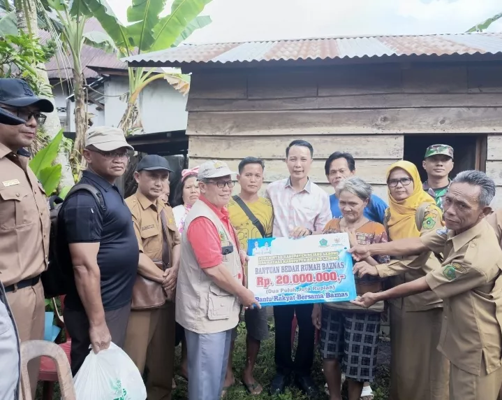 Bupati Fikri Tinjau Banjir dan Bedah Rumah Warga, Tekankan Peran Desa Urus Yatim Piatu