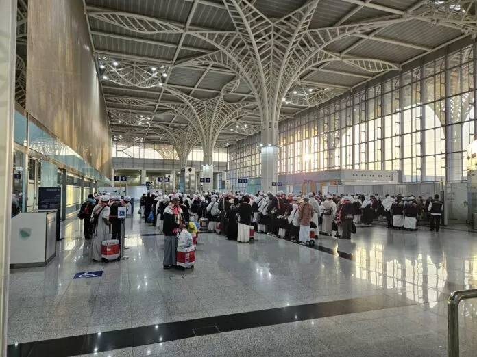 Ruang Udara Ditutup, Jemaah Umrah Indonesia Berisiko Tertahan di Saudi