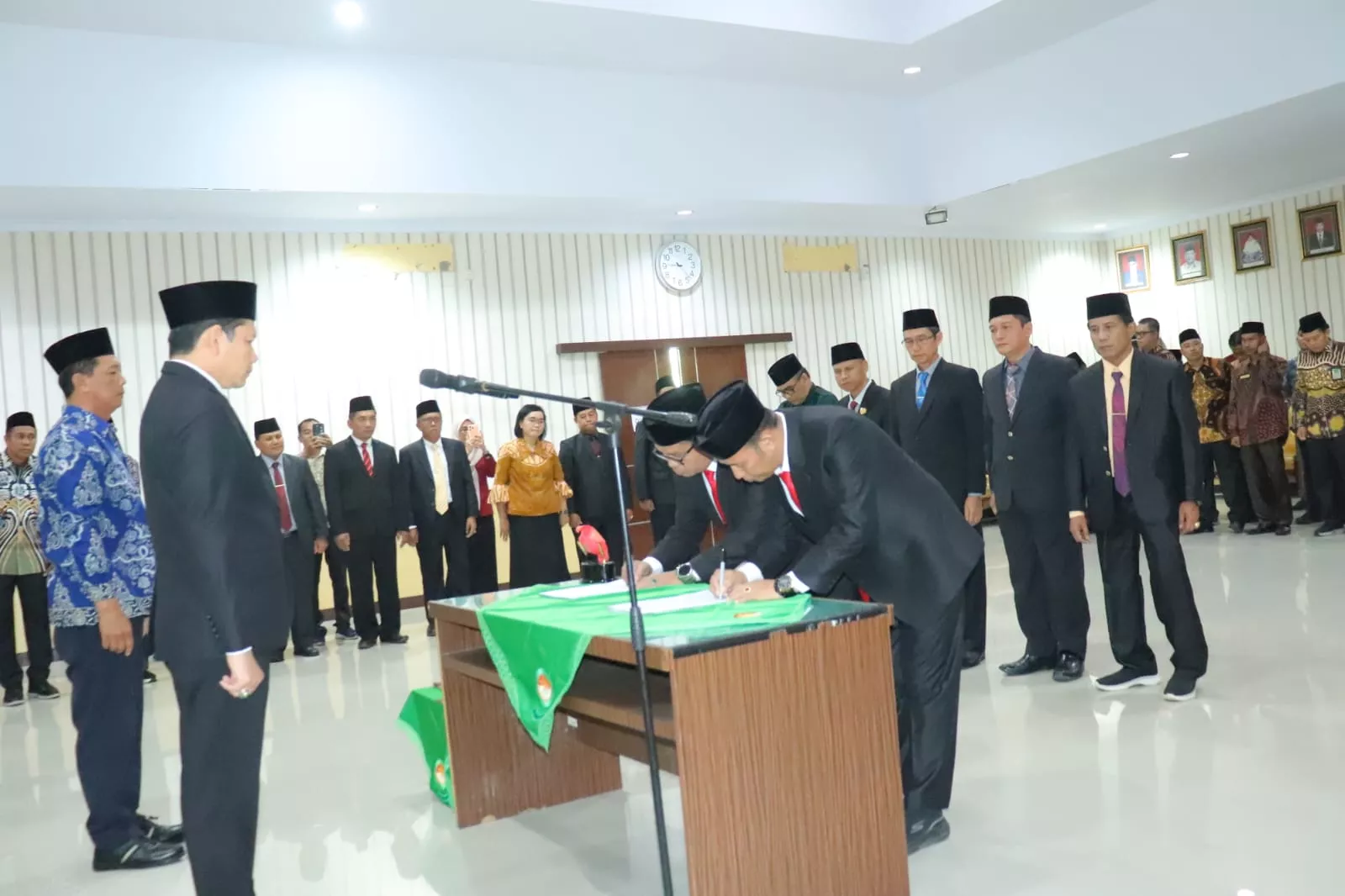 Kakanwil Kemenag Bengkulu Lantik Enam Pejabat, Tekankan Pentingnya Pahami Regulasi