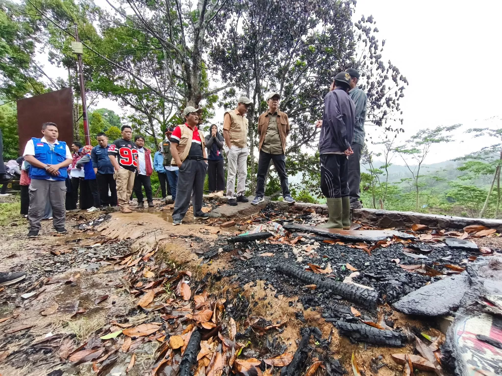 Warga Kepahiang Dilanda Longsor dan Kebakaran, Begini Respon Bupati Zurdi Nata
