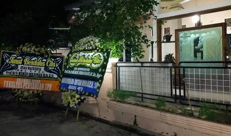 Apakah Mengirim Karangan Bunga Duka Cita Termasuk Takziah? Ini Penjelasan Ulama