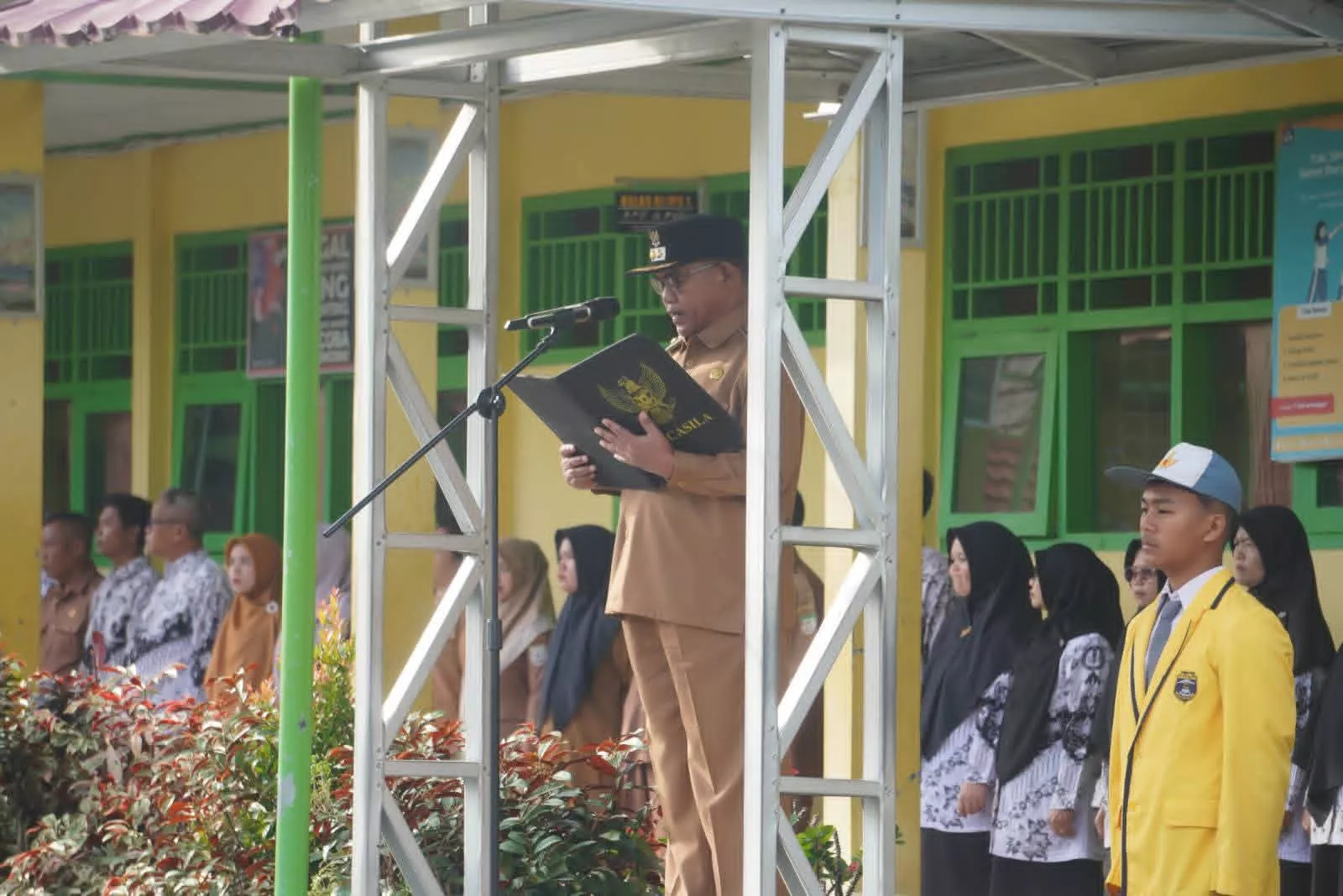 Wabup Bengkulu Utara Gaungkan Program “Satu Keluarga Kurang Mampu, Satu Sarjana” di SMAN 2