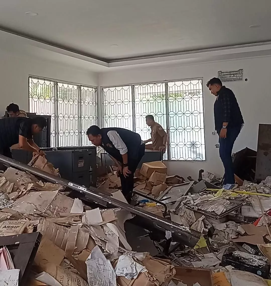 Digeledah Serentak! Gedung BKAD Bengkulu Juga Disisir Polisi Bersenjata, Ada Apa?