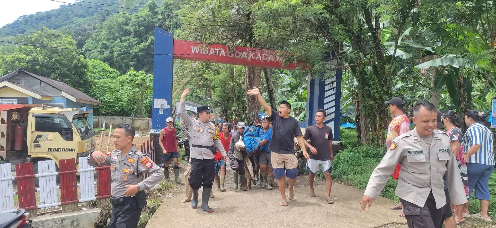 Pasca Penambang Emas Tradisional Tertimbun, Lokasi Kerja Ditutup Sementara