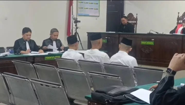 TERKUAK DI SIDANG KPK! Fee Proyek Rejang Lebong Capai 15 Persen, iPhone 17 Pro Ikut Jadi Barang Suap