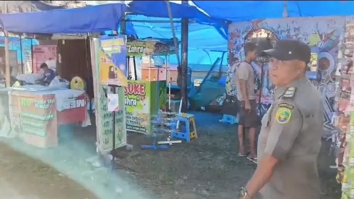 Baru Didirikan Dini Hari, Tenda dan Barang Dagangan Kuasai Area Sport Centre Pantai Panjang! Satpol PP Selidiki Pemberi Izin