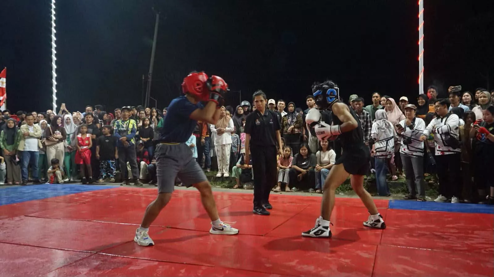Malam Berbinar Bengkulu Tengah Diserbu Ribuan Warga, Boxing dan Voli Putri Bikin Suasana Pecah