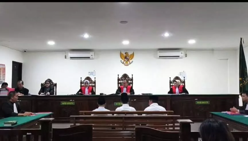 Tarif Masuk THL Rp130 Juta, Mantan Dirut Perumda Tirta Hidayah Duduk di Kursi Pesakitan