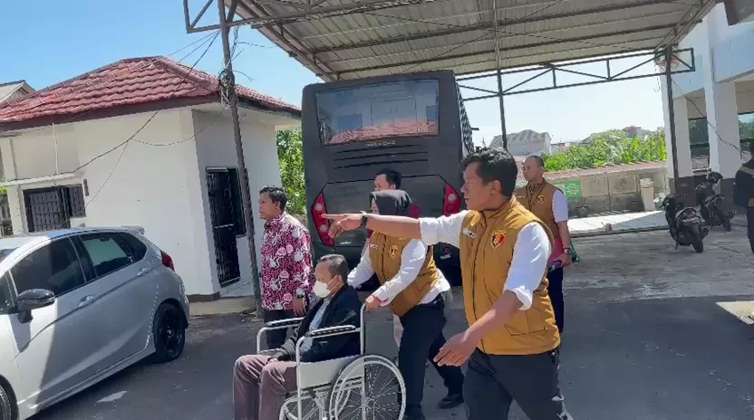 Gunakan Kursi Roda, Eks Dirut Bank Bengkulu Agus Salim Resmi Jalani Tahap II