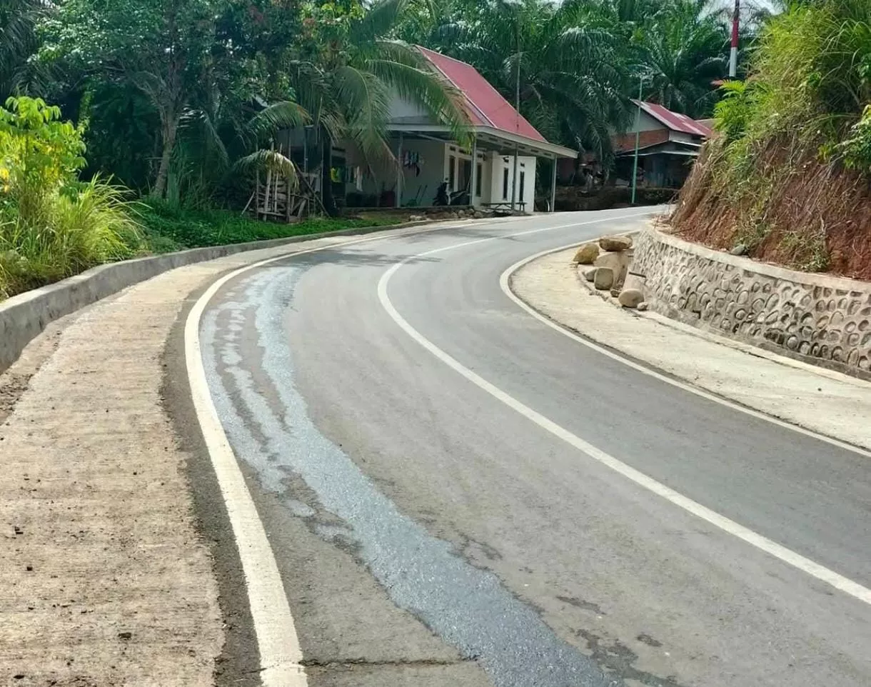 Viral di Media Sosial, Warga Apresiasi Jalan Renajaya–Komering Mulus: Bukti Komitmen Pemprov Bengkulu Bangun Infrastruktur