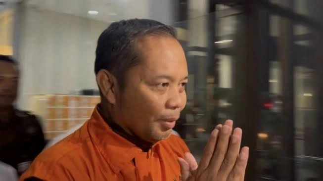 Usai OTT, Kasi Datun Kejari HSU Serahkan Diri ke KPK