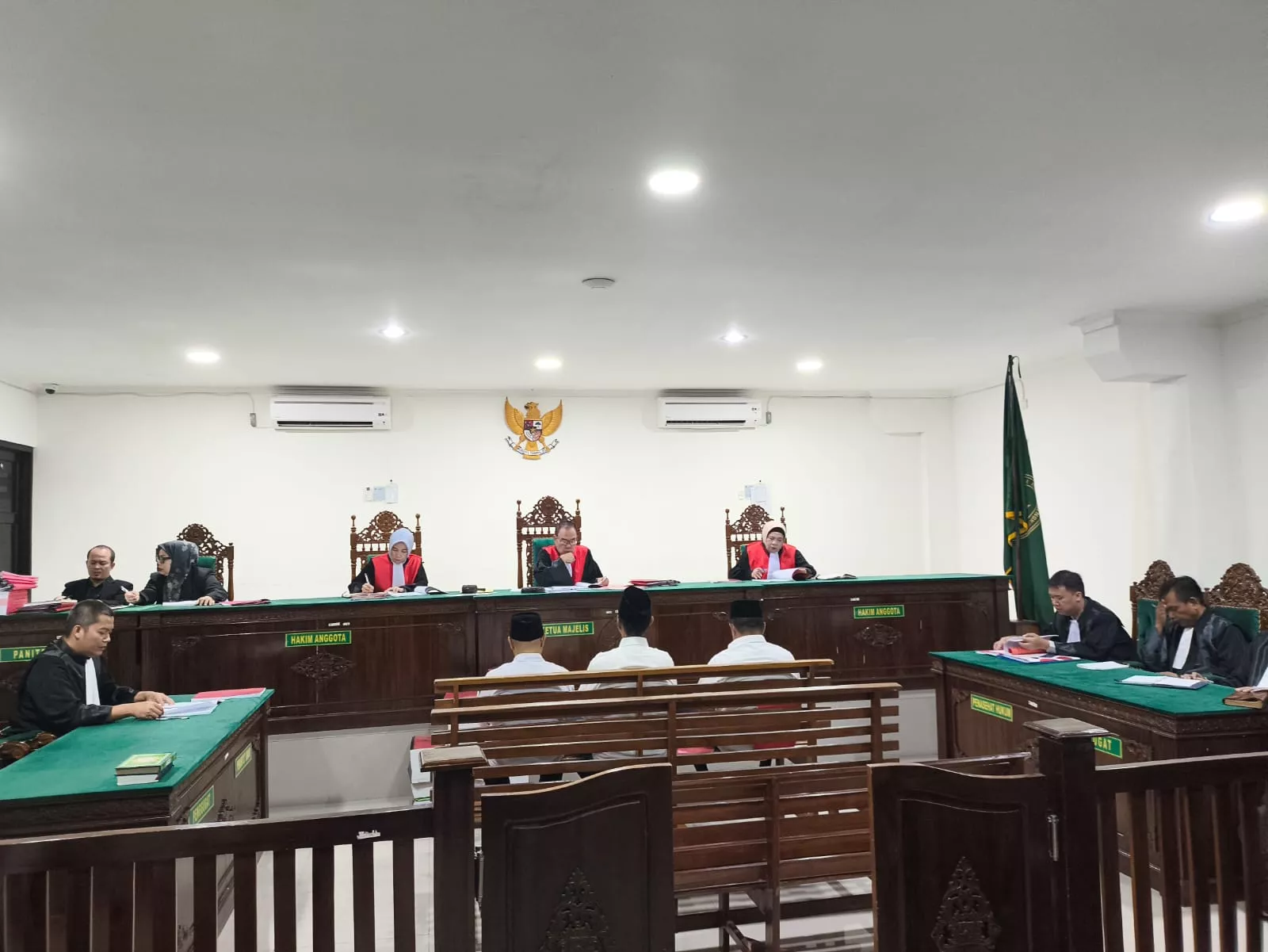 Kasus Suap Rekrutmen THL Perumda Tirta Hidayah Masuk Meja Hijau