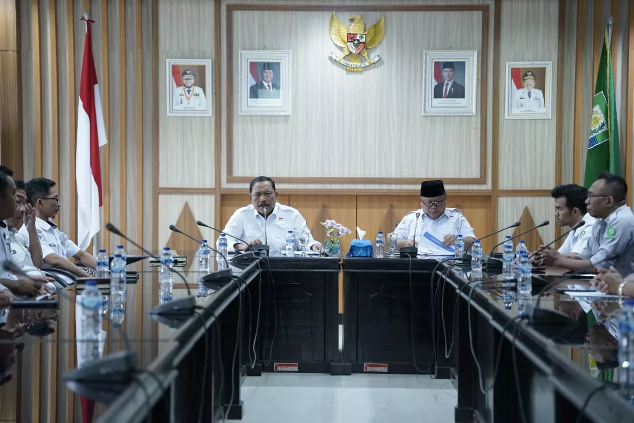 Tiga PT dan Satu CV Sepakat Hentikan Angkutan Tambang–Perkebunan di Atas 10 Ton, Wagub: Jalan Provinsi Harus Dijaga